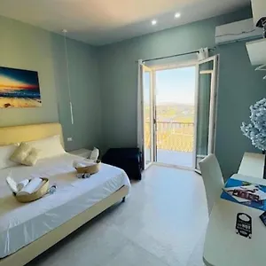 La Nuit Bed & Breakfast